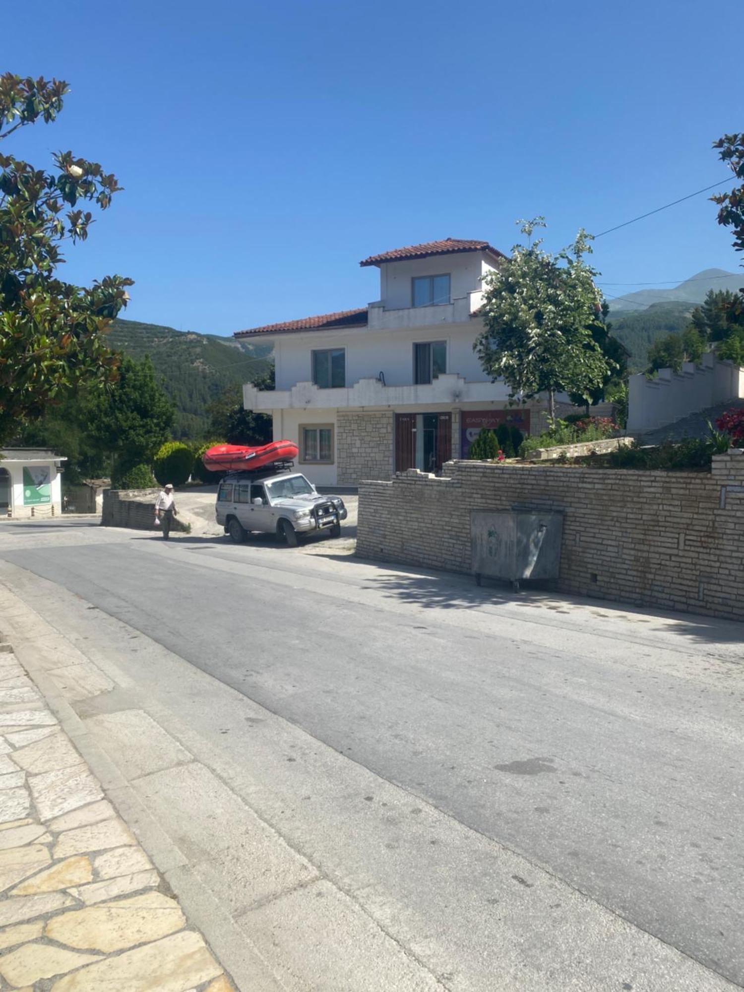 Nuhellari Leilighet Zhaban